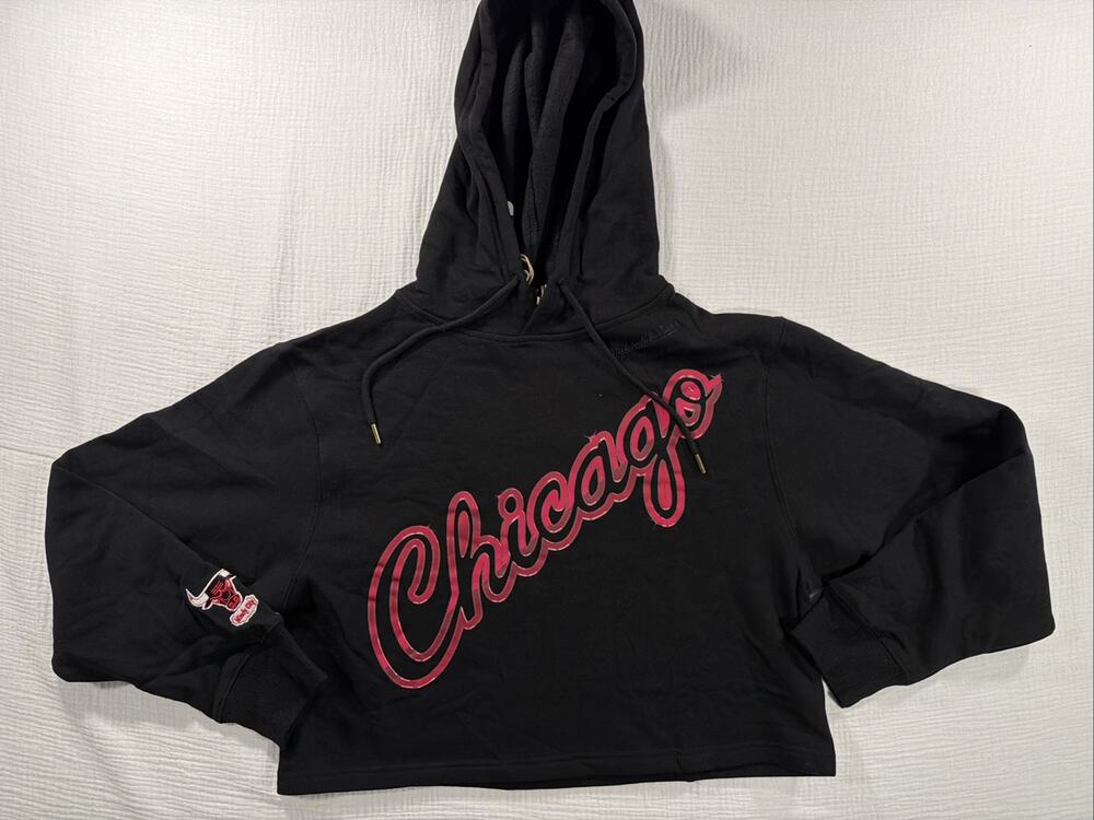 NWT Women's Mitchell & Ness Chicago Bulls Big Face 4.0 Cropped Hoodie Size L